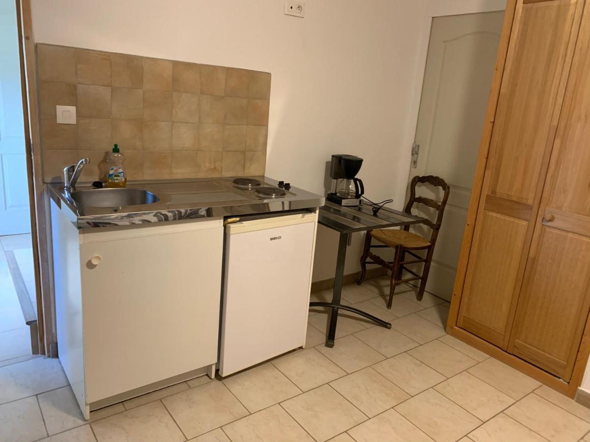 Cafe De La Place Gite & Chambres D'Hotes "Lou Pastre" Lanuejols  Luaran gambar