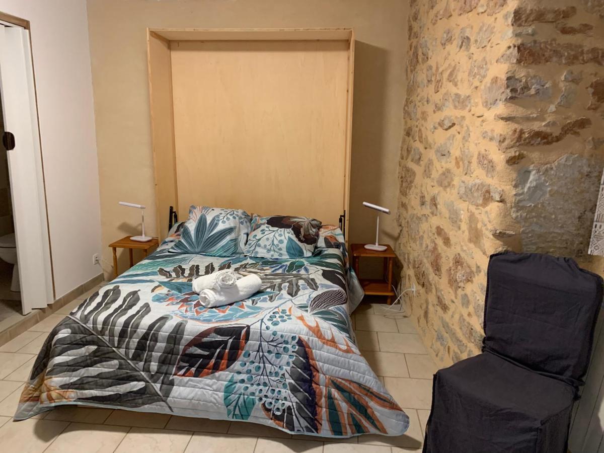 Cafe De La Place Gite & Chambres D'Hotes "Lou Pastre" Lanuejols  Luaran gambar