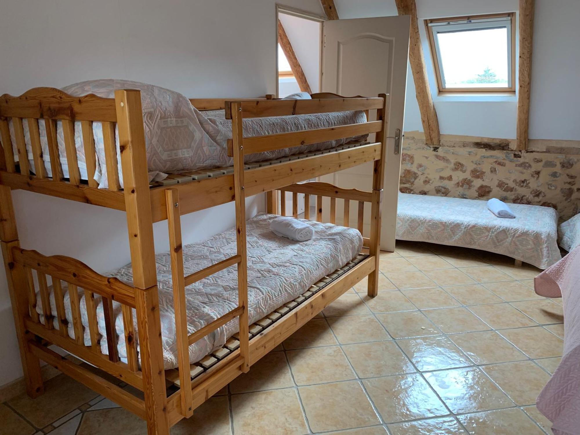 Cafe De La Place Gite & Chambres D'Hotes "Lou Pastre" Lanuejols  Luaran gambar