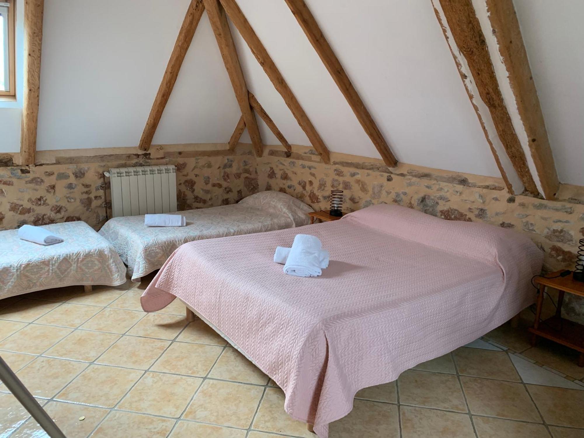 Cafe De La Place Gite & Chambres D'Hotes "Lou Pastre" Lanuejols  Luaran gambar