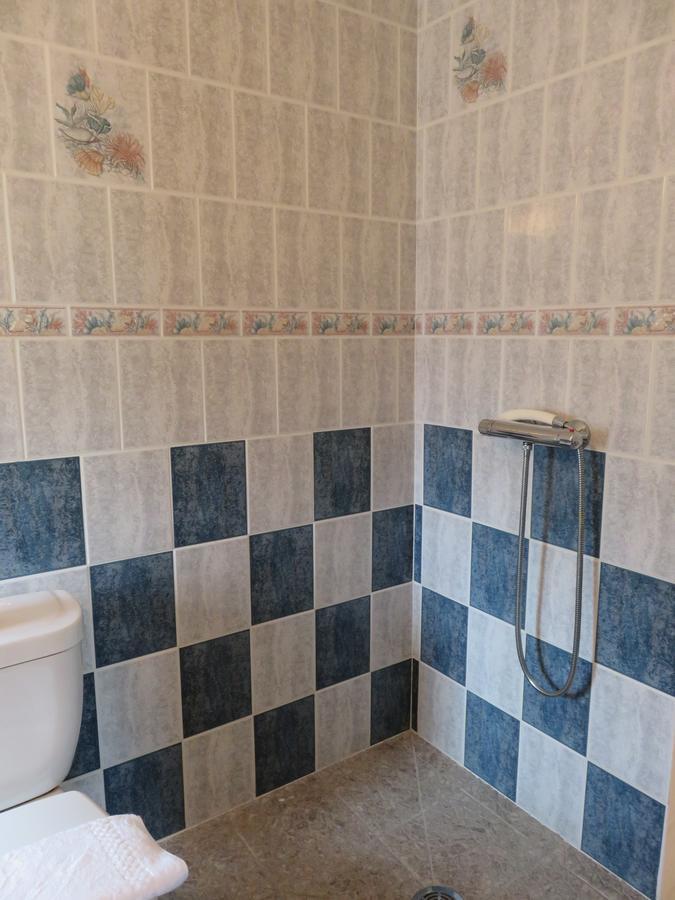 Cafe De La Place Gite & Chambres D'Hotes "Lou Pastre" Lanuejols  Luaran gambar