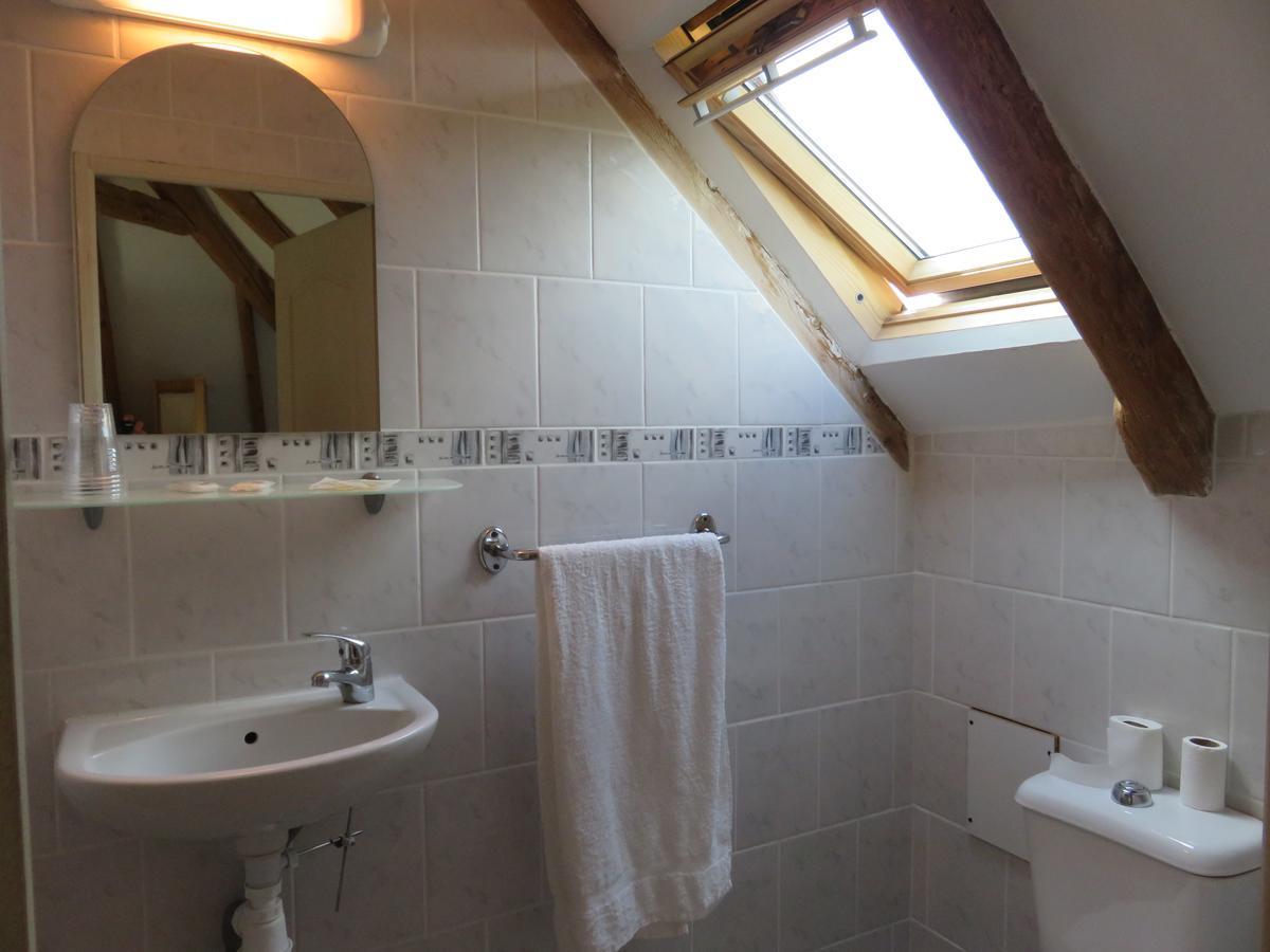 Cafe De La Place Gite & Chambres D'Hotes "Lou Pastre" Lanuejols  Luaran gambar