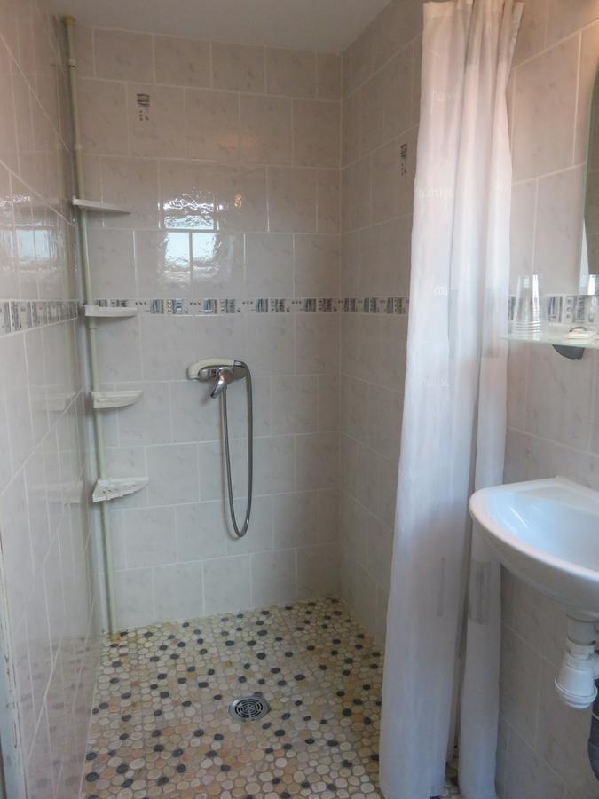 Cafe De La Place Gite & Chambres D'Hotes "Lou Pastre" Lanuejols  Luaran gambar