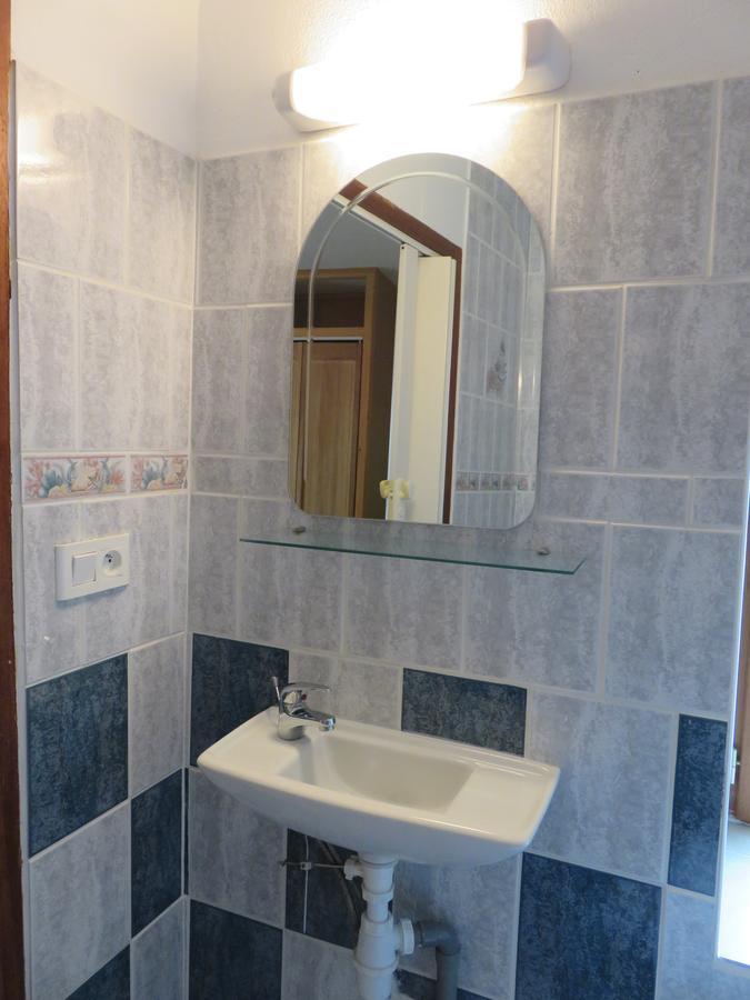 Cafe De La Place Gite & Chambres D'Hotes "Lou Pastre" Lanuejols  Luaran gambar