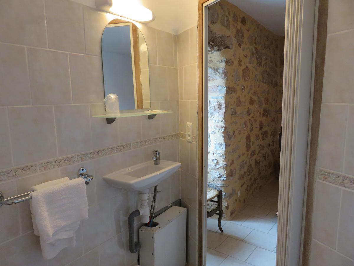 Cafe De La Place Gite & Chambres D'Hotes "Lou Pastre" Lanuejols  Luaran gambar