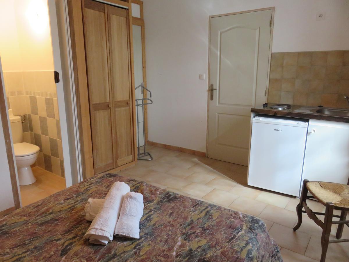 Cafe De La Place Gite & Chambres D'Hotes "Lou Pastre" Lanuejols  Luaran gambar