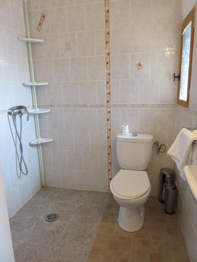 Cafe De La Place Gite & Chambres D'Hotes "Lou Pastre" Lanuejols  Luaran gambar